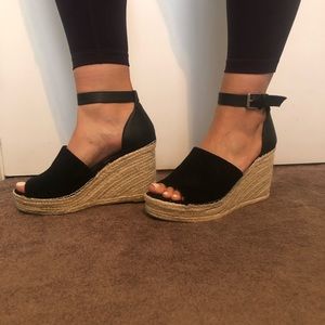 Steve Madden black wedges